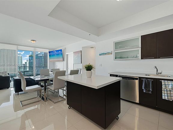5th image of 90 SW 3rd St APT 3511