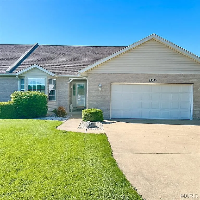 100 Eagle Ct photo 1