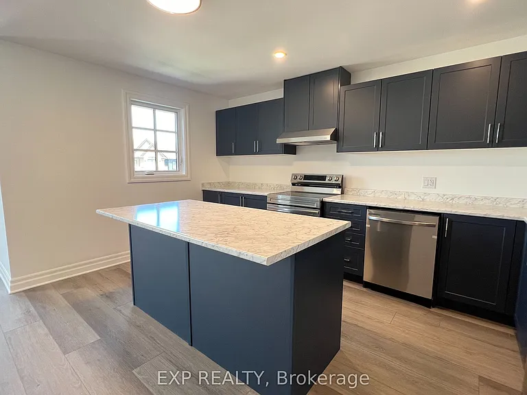 7532 Splendour Dr #UPPER — Photo 10