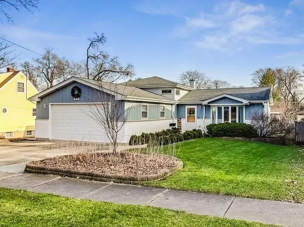 225 N Warwick Ave, Westmont, IL 60559