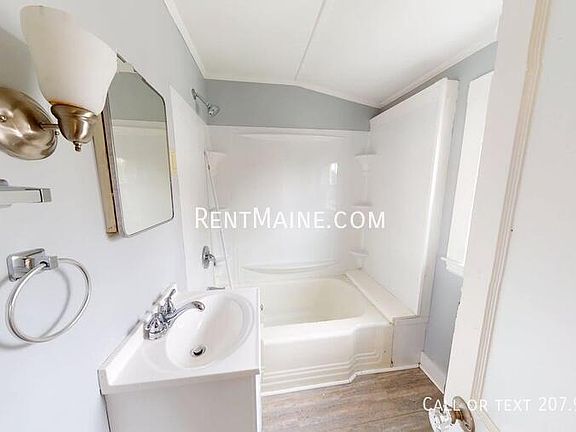 5th image of 28 Pleasant St #4