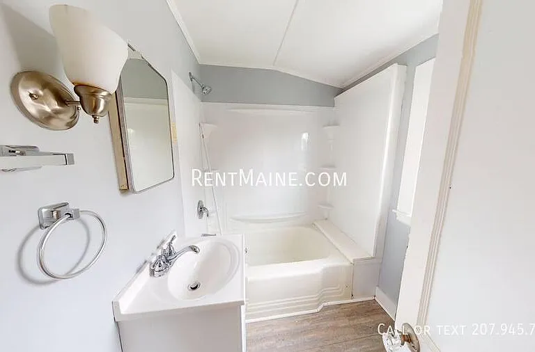 28 Pleasant St #4 — Photo 5