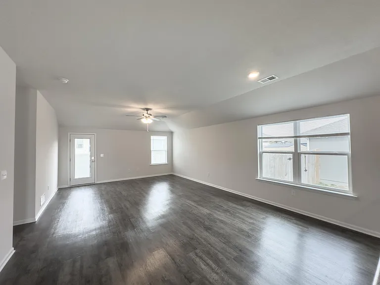 622 N Pecan St — Photo 12