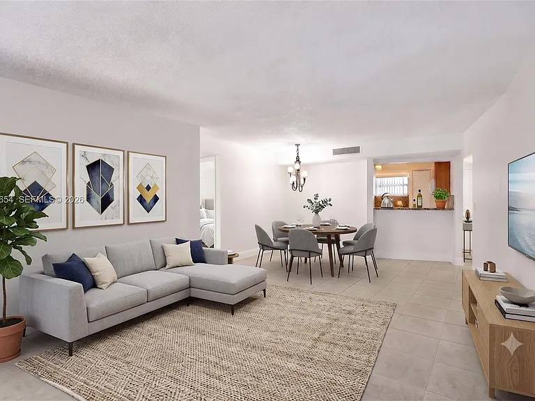 4205 N University Dr #303 — Photo 2