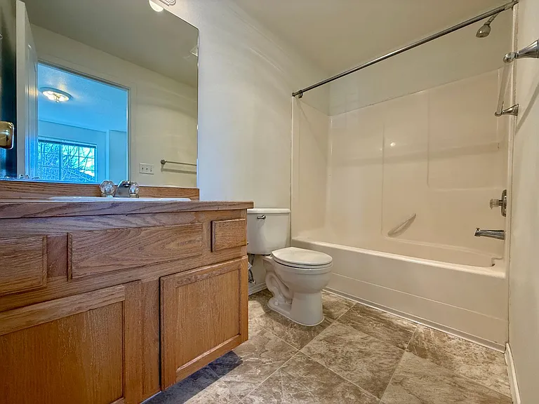 2561 NW Cedar Ave #3 — Photo 20