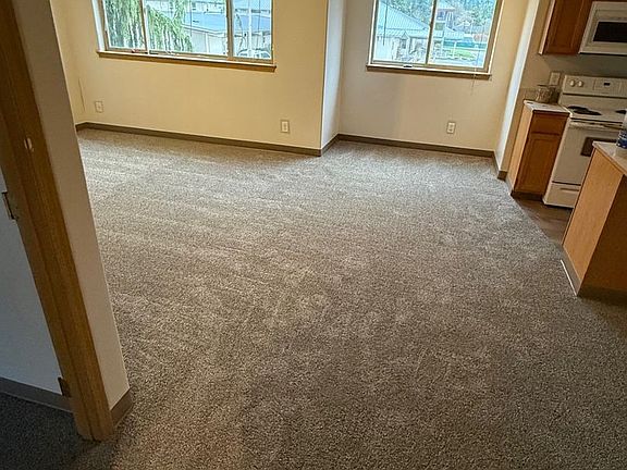 4th image of 5019 Grove St #201