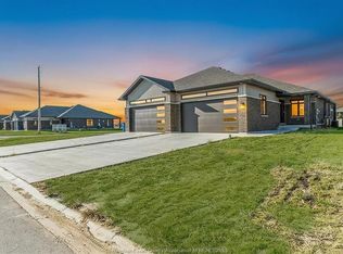 38 Bordeaux Pl, Chatham Kent, ON N7M 0S4