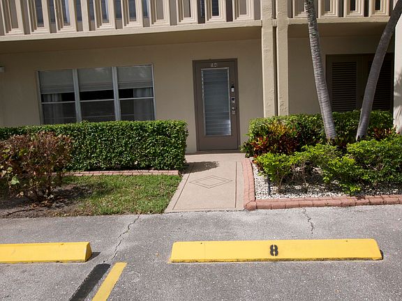2nd image of 104 Wellington M #104