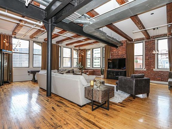 4th image of 26 E 6th St Unit 701
