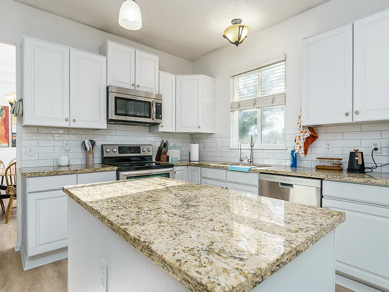 132 Skyview Ct — Photo 49