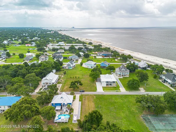 212 N Island View Ave, Long Beach, MS 39560