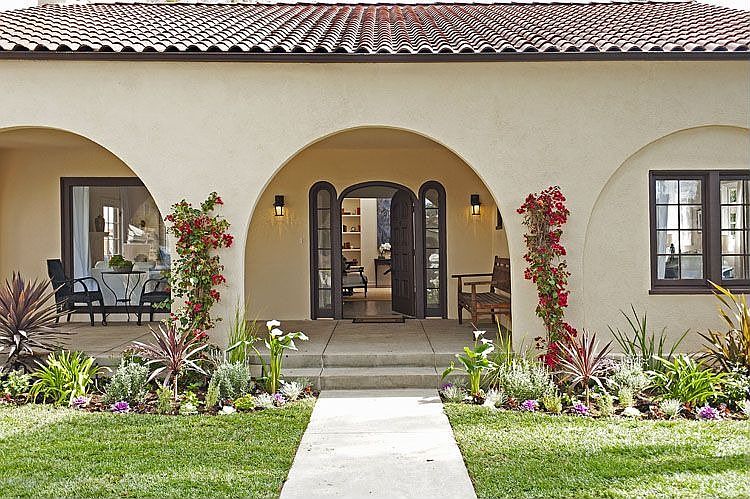 1st image of 108 S Larchmont Blvd