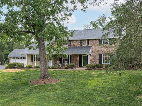 1184 Shannon Ln, Newtown, PA 18940