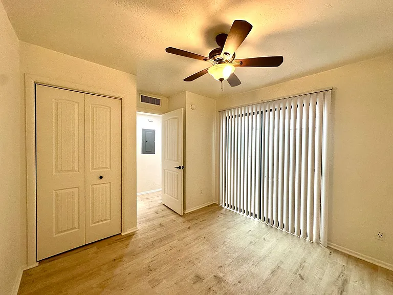1 and 2 Bedroom Townhomes Near Downtown Tucson! Renovated with Off Street Parking! — Photo 15