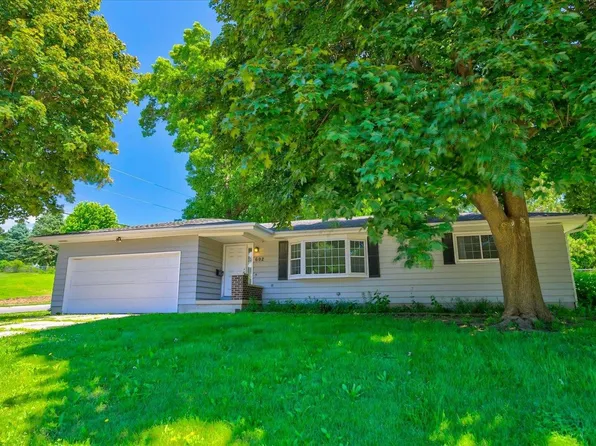 692 N Perry Pkwy, Oregon, WI 53575