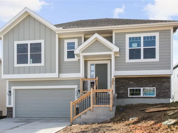 16041 Ryan Cir, Parkville, MO 64152