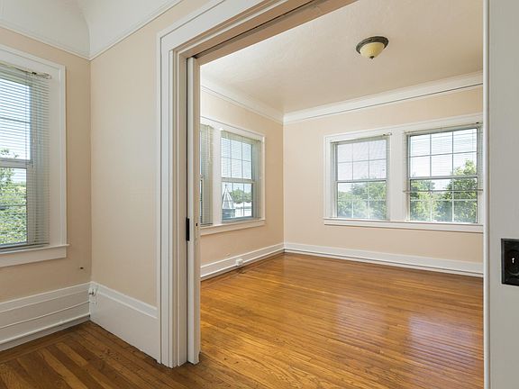 3rd image of 826 17th St #14