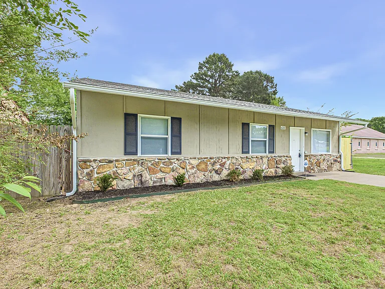 633 Smart St-3_05202026