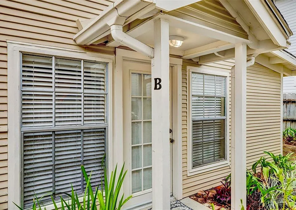 308 1/2 W Drew St #B
