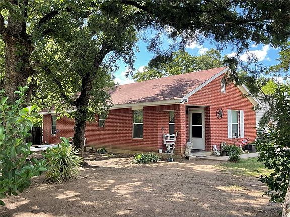 2nd image of 3025 Crystal Dr