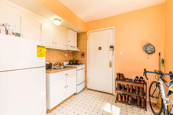 Sold by Keller Williams Realty Landmark | media 11