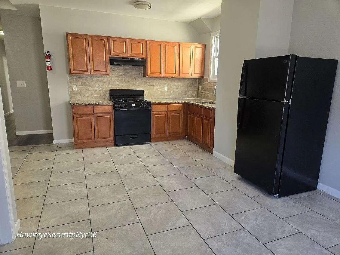 3 bed, $2,650 — Photo 2
