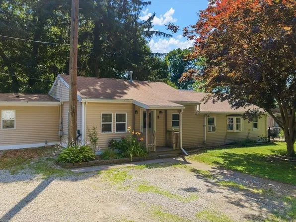 8 Martel St, Acushnet, MA 02743