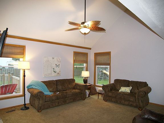 2nd image of 1034 SE Timbercreek Ln