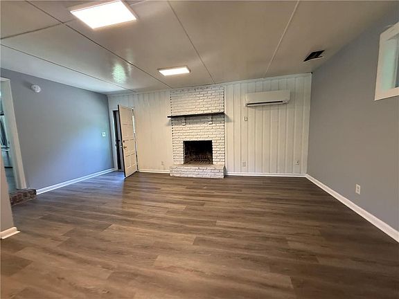 4th image of 3293 Valleydale Dr SW