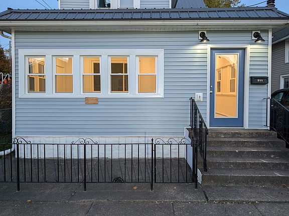 3rd image of 351 Vandervoort St