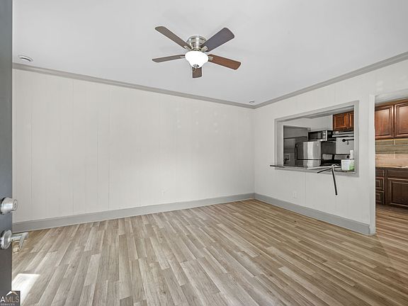 3rd image of 590 Glen Iris Dr NE APT C