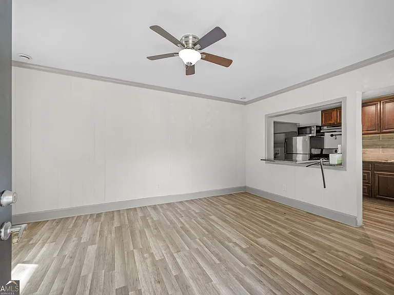 590 Glen Iris Dr NE #C — Photo 3