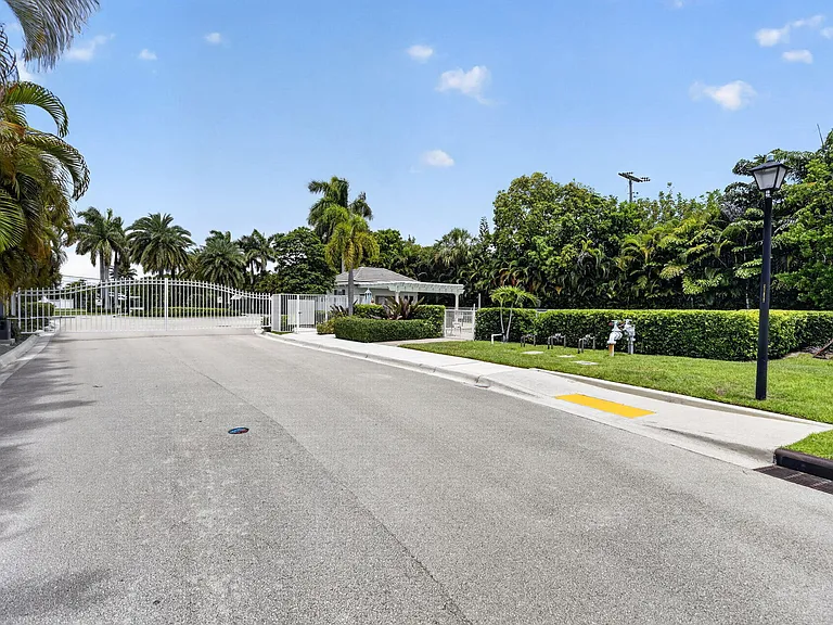 1950 Juno Landing Ln — Photo 3