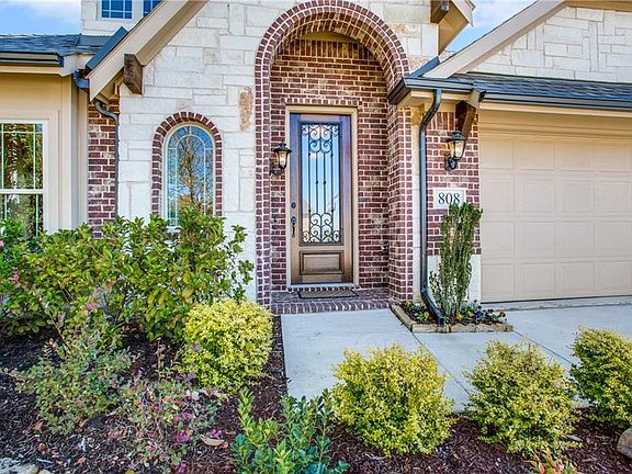 5th image of 808 Claremont Ct