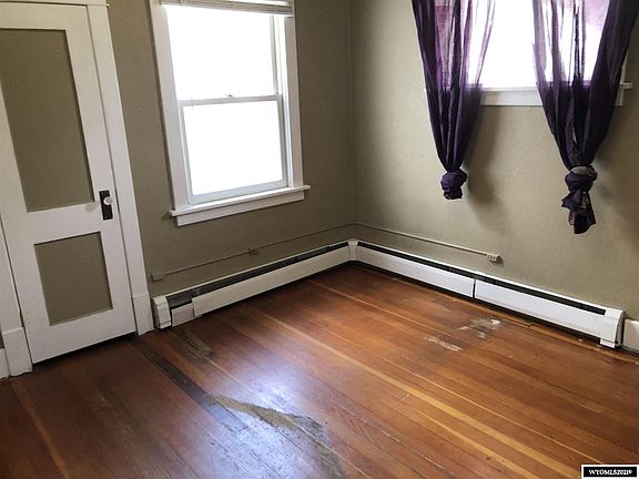 5th image of 320 S Broadway Ave