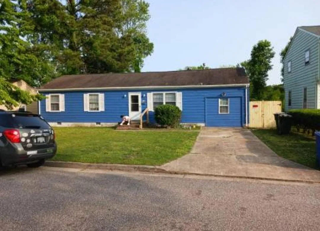 328 Saddler Dr — Photo 1