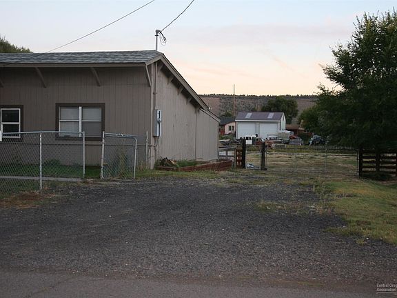 3rd image of 1000 NW 12th St