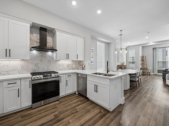 2nd image of 848 Fisher St #C