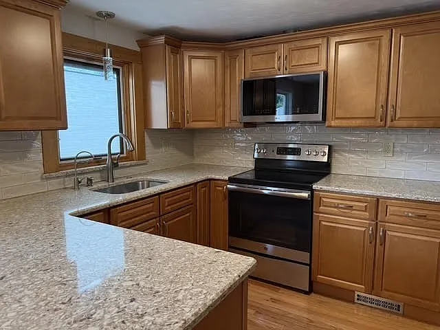 7 Puritan Rd — Photo 1
