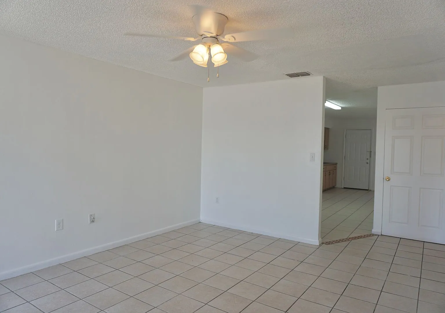 2563 Elm Ave — Photo 3