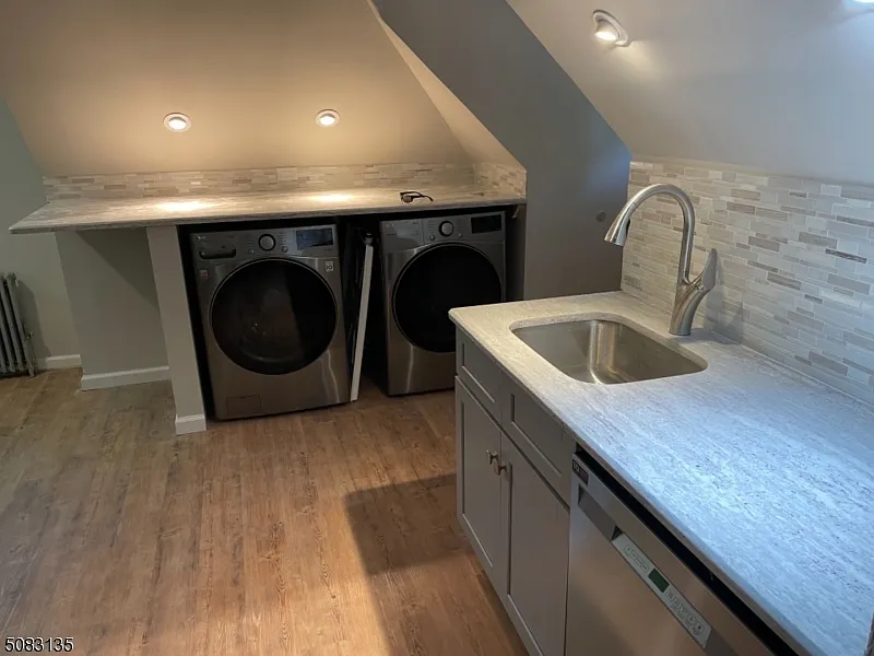 1 bed, 1.0 bath, $2,350 — Photo 2