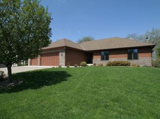 13717 Princeton Ct, Savage, MN 55378
