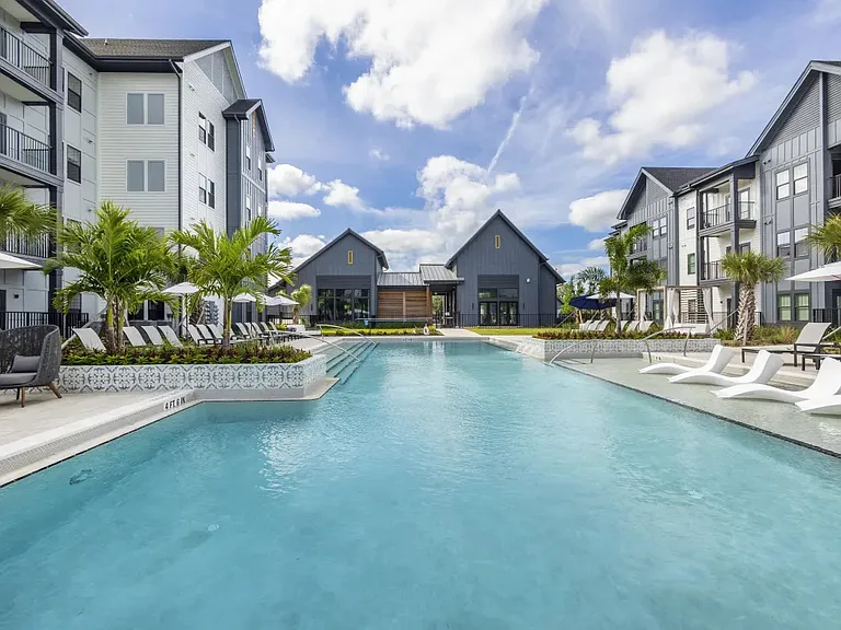 Azalea Luxury Apartments — Photo 37