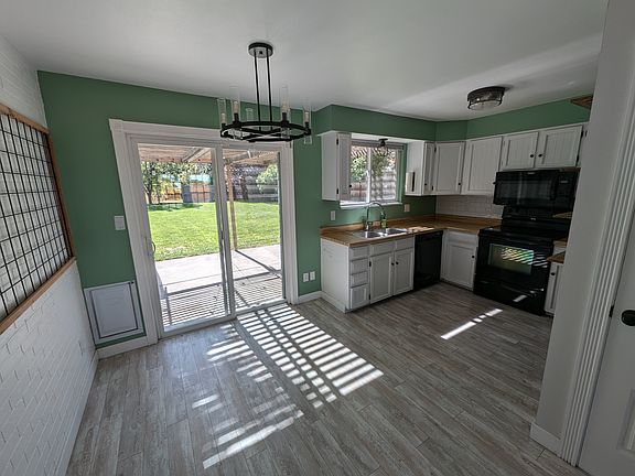 Kitchen and dining area.