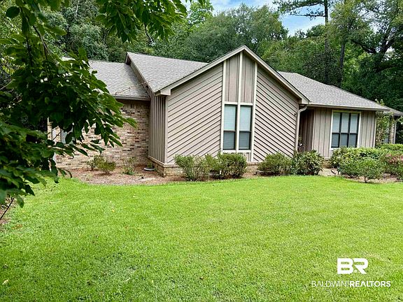 3rd image of 406 Village Dr