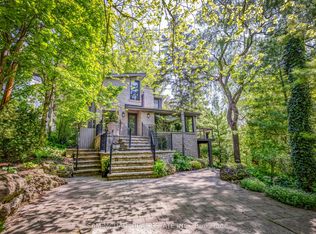 1273 Queen Victoria Ave, Mississauga, ON L5H3H2
