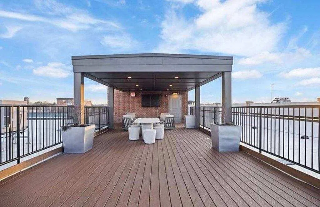 1 bed, 651 sqft, $3,300 — Photo 4