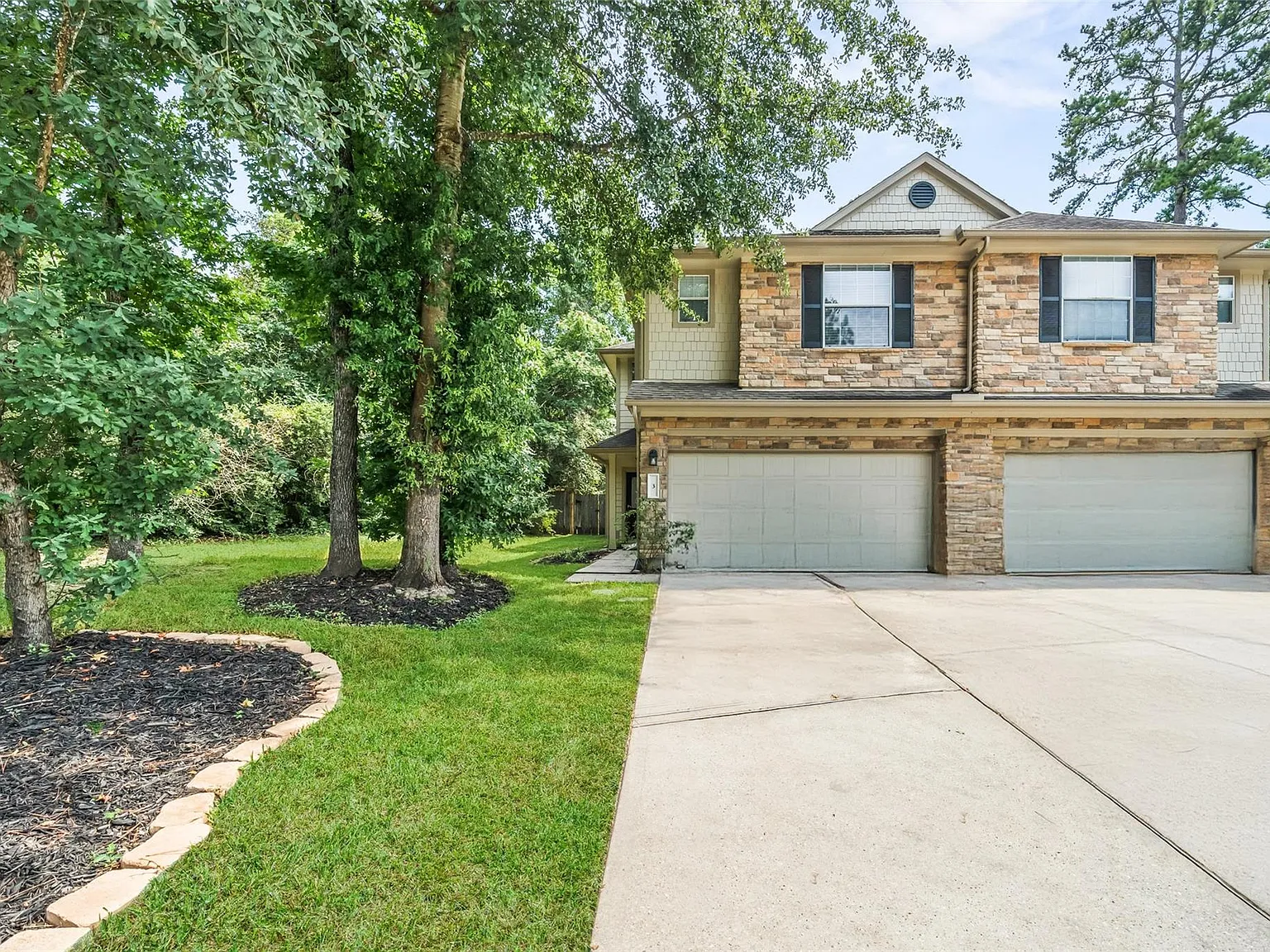 3 bed, 2.5 bath, 1627 sqft, $2,000 — Photo 3