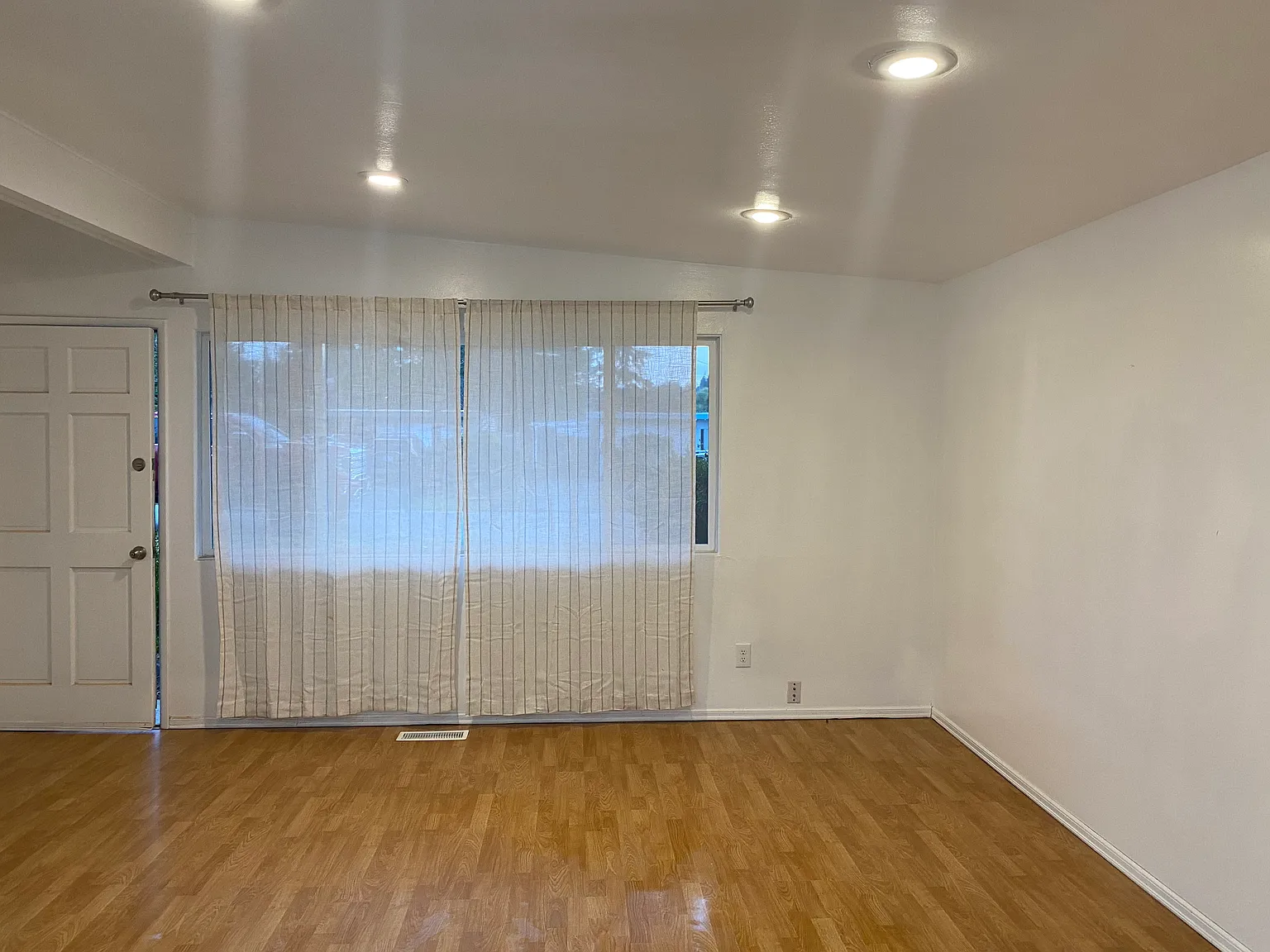 4 bed, 1220 sqft, $3,200 — Photo 4