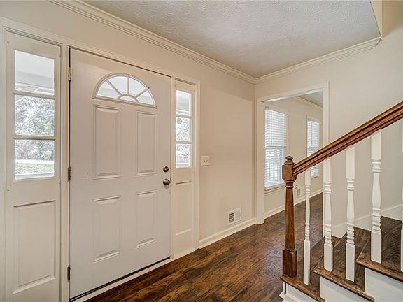 2nd image of 623 Lake Dr